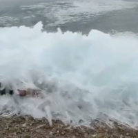 Des vagues gelées et qui bougent au lac Baïkal, en Russie