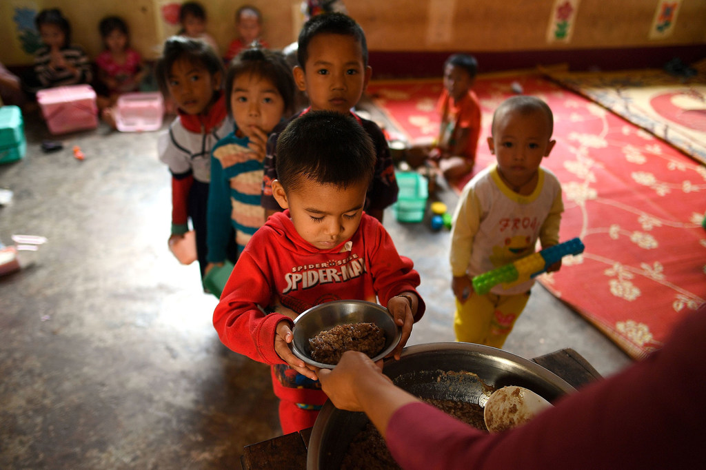 Enfants, Laos