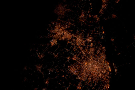 Chine - Shanghai vue la nuit depuis l'espace